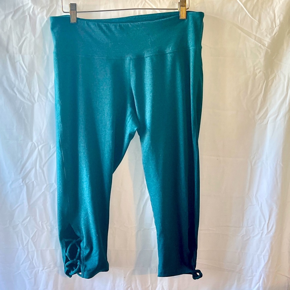 Champion C9 teal cropped strap detail on calves leggings size xl